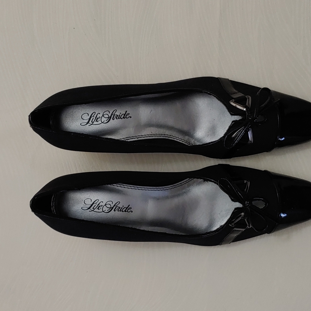 Life Stride Women's Size 7.5 2 inch heel shoe